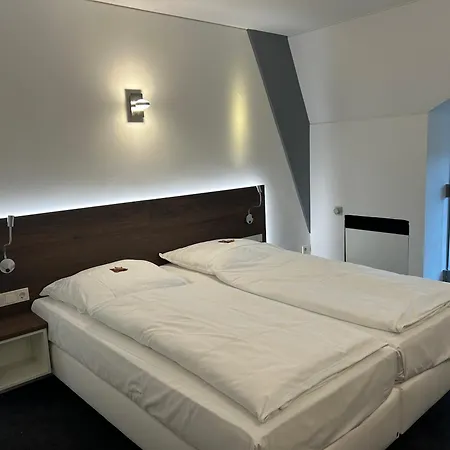 מלון Schlosshotel Weilburg 4*