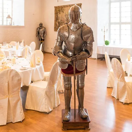 מלון Schlosshotel Weilburg 4*